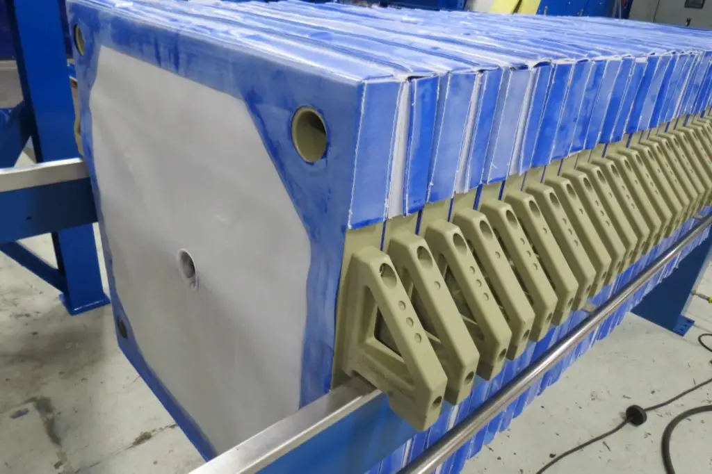 Non-Gasketed Plates and ClothsFilter Press Cloths Attached